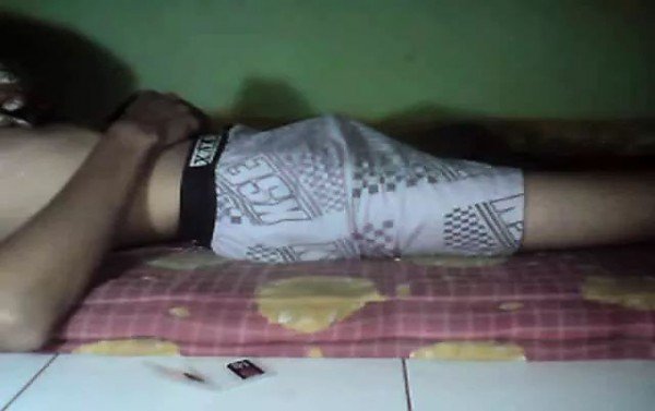 Anak laki-laki Indonesia telah mengambil Coli tepat waktu